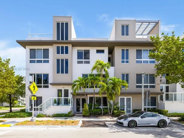10471 NW 66th St, Doral, FL 33178