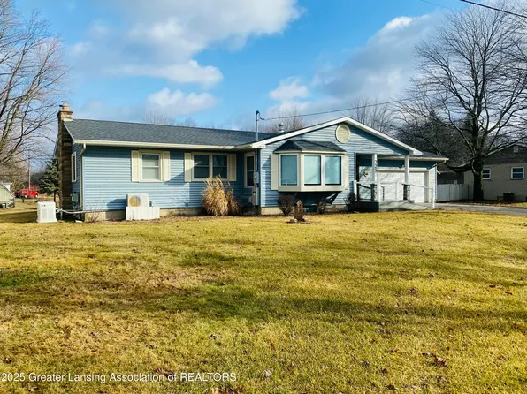 725 Nietling St, Chesaning, MI 48616