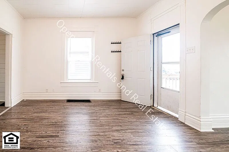 3 bed, 1.0 bath, 1365 sqft, $1,295 — Photo 3