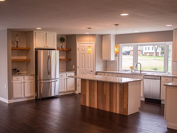 3rd image of 8761 Taylor Way