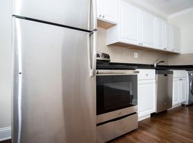 3345 N Marshfield Ave