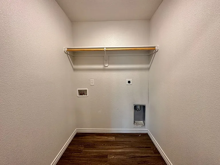 1821 Clovis Dr — Photo 12