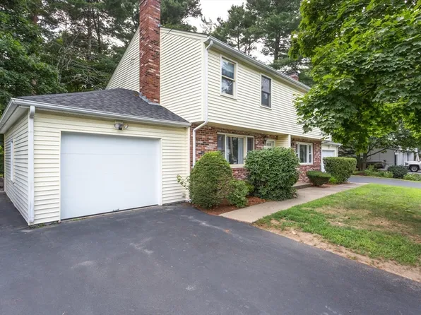 11 Buena Vista Dr Unit 11, Franklin, MA 02038