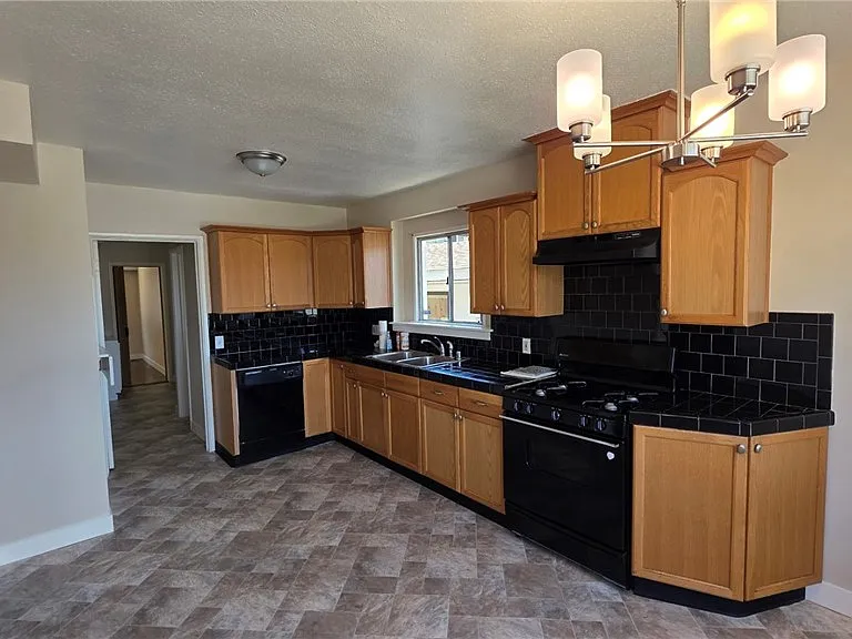 6034 S Kings Rd — Photo 8