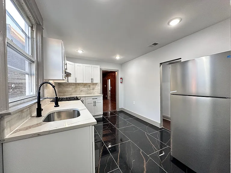 126 Wegman Pkwy #3E — Photo 2