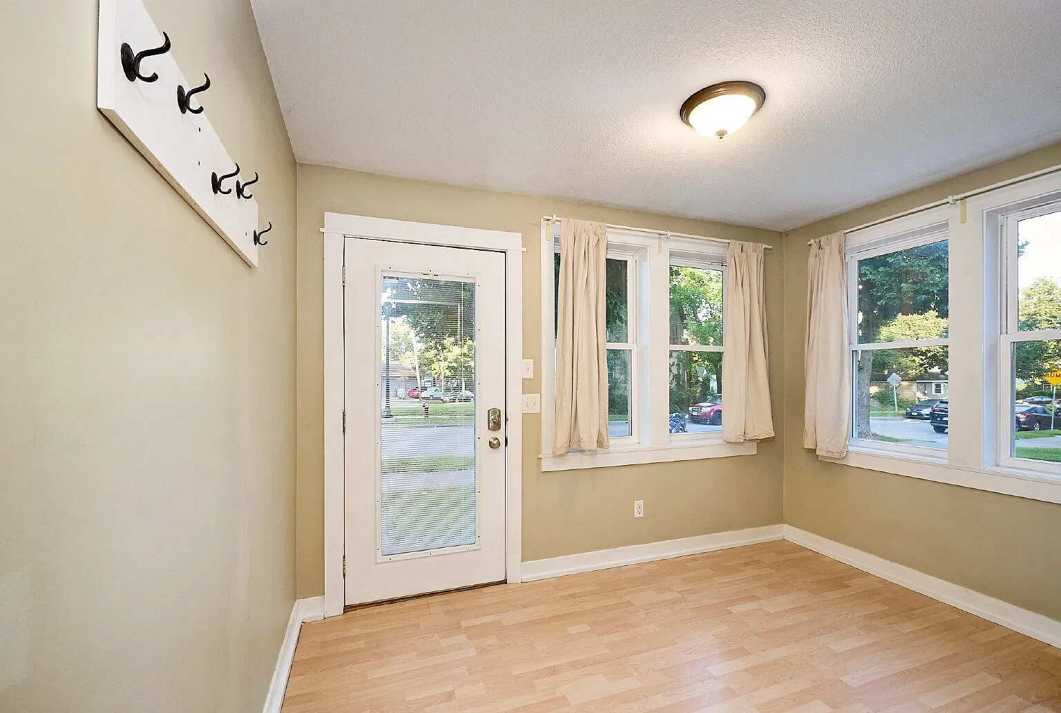 Unit B — Photo 2