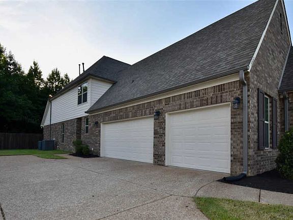 2nd image of 1007 Old Hearthstone Cir W