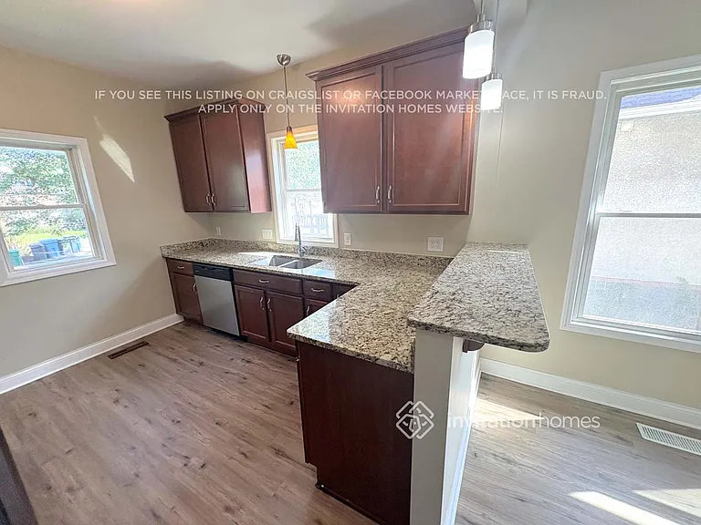 1024 25th Ave SE — Photo 8
