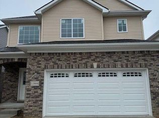 11866 Hines Place Dr, Livonia, MI 48150