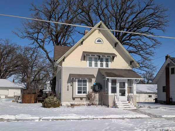 438 4th St SE, Mason City, IA 50401