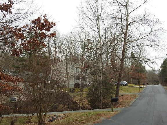 4th image of 10 Kiowa Ln