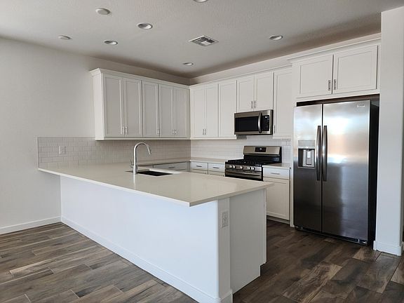 5th image of 417 E Ruby Dr