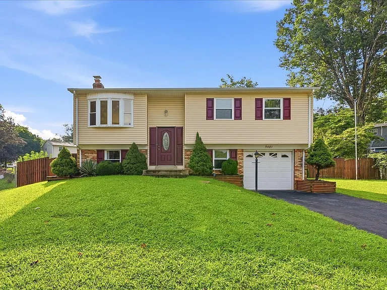 5481 Saddler Ln — Photo 1