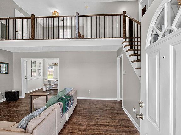 5th image of 411 Watersedge Ln