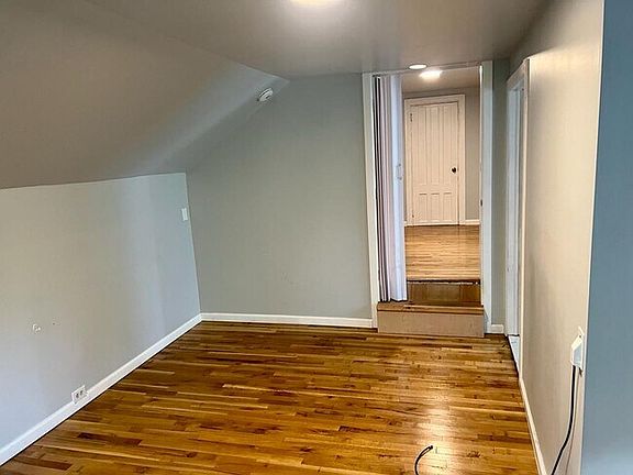 4th image of 32 South Blvd #1