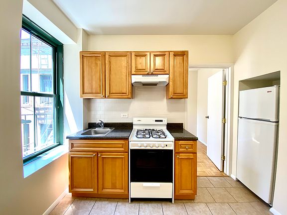 2nd image of 511 E 78th St APT 6E