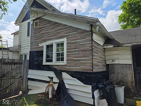 3rd image of 712 S Clinton St
