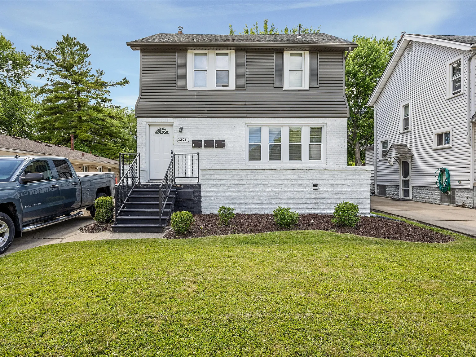 22911 Hayes Ave — Photo 1