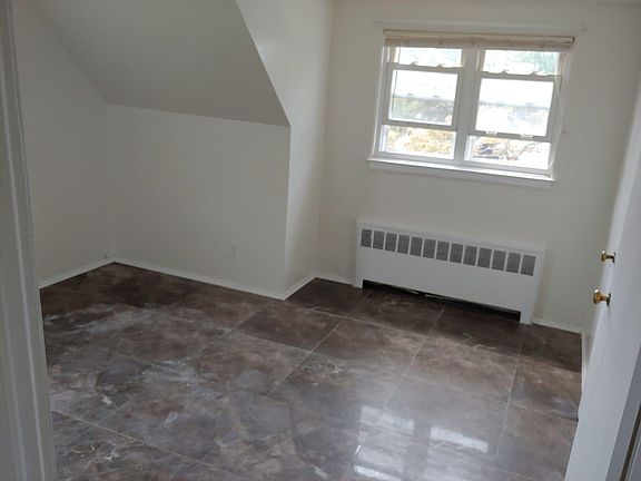 4th image of 1400 Marshall St Floor 2