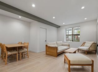 382 Powell St #201/1, Vancouver, BC V6A 1G4