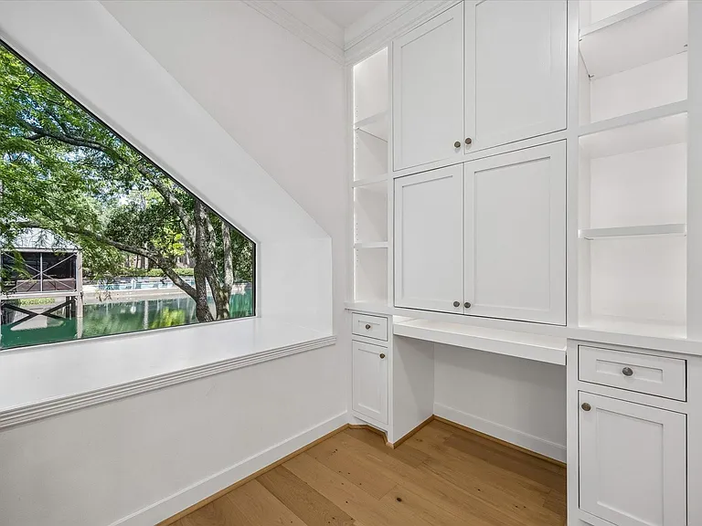 201 Litchfield Ln — Photo 8