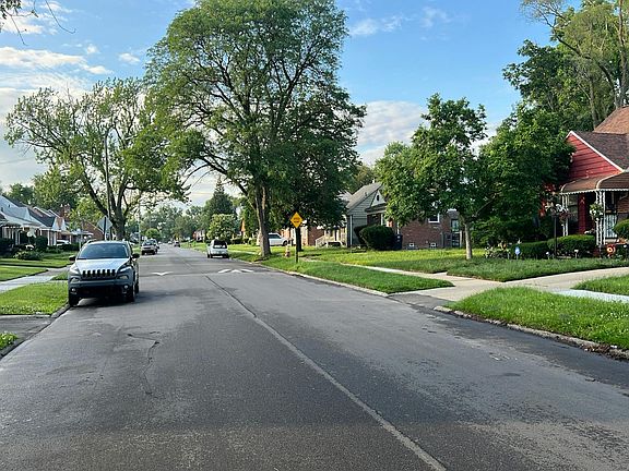 5th image of 18437 Oakfield St