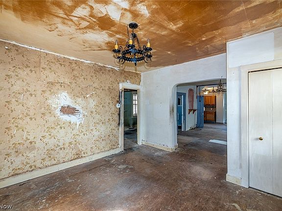 3rd image of 3240 W 58th St