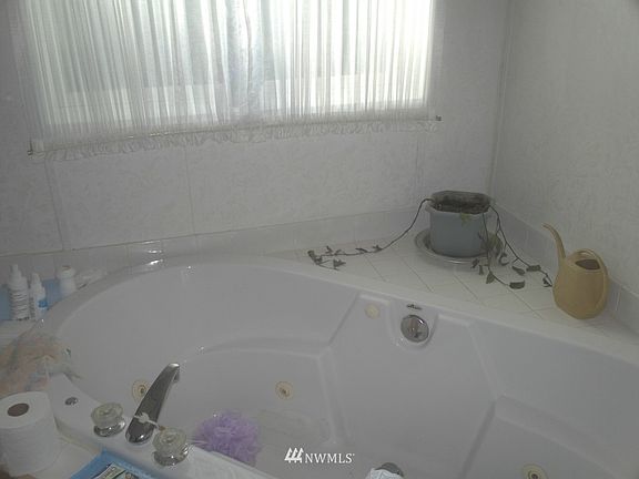 3rd image of 15506 123rd Avenue Ct