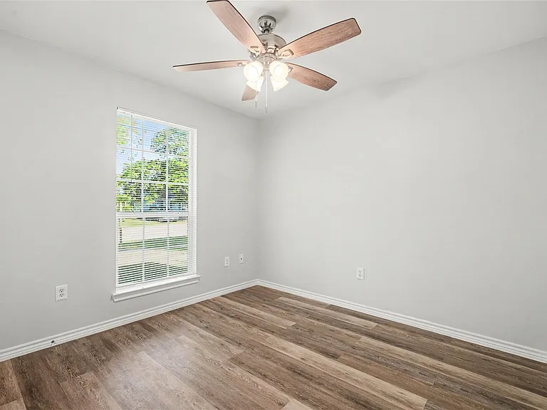 326 S Bell Dr — Photo 15