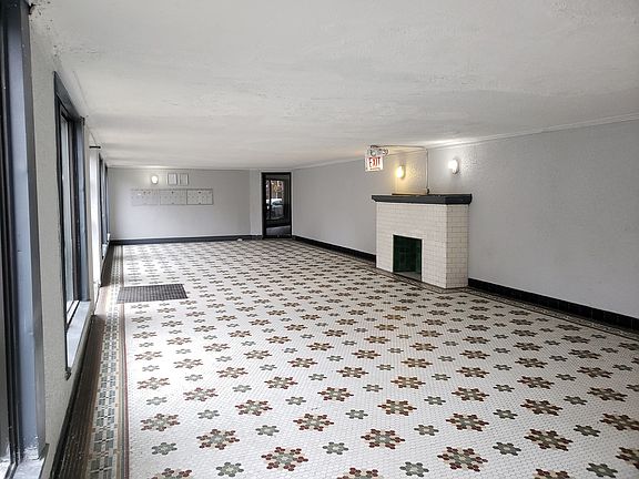 5th image of 6949 S Paxton Ave APT 3B