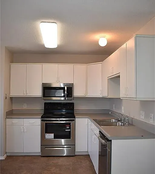 4736 Morningside Dr — Photo 3
