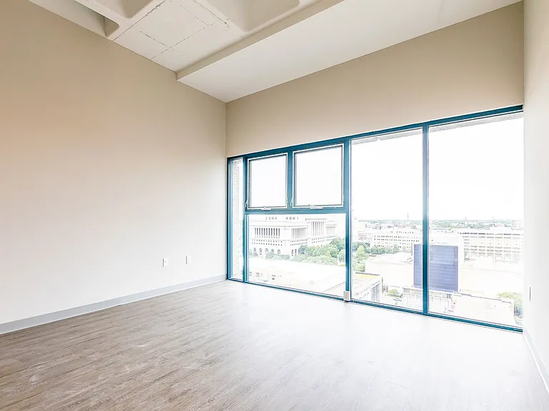 735 W Wisconsin Ave — Photo 30