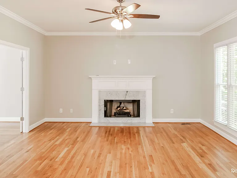 1912 Valewood Cir — Photo 5