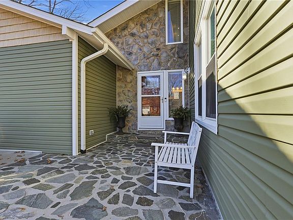 3rd image of 150 Tullyries Ln