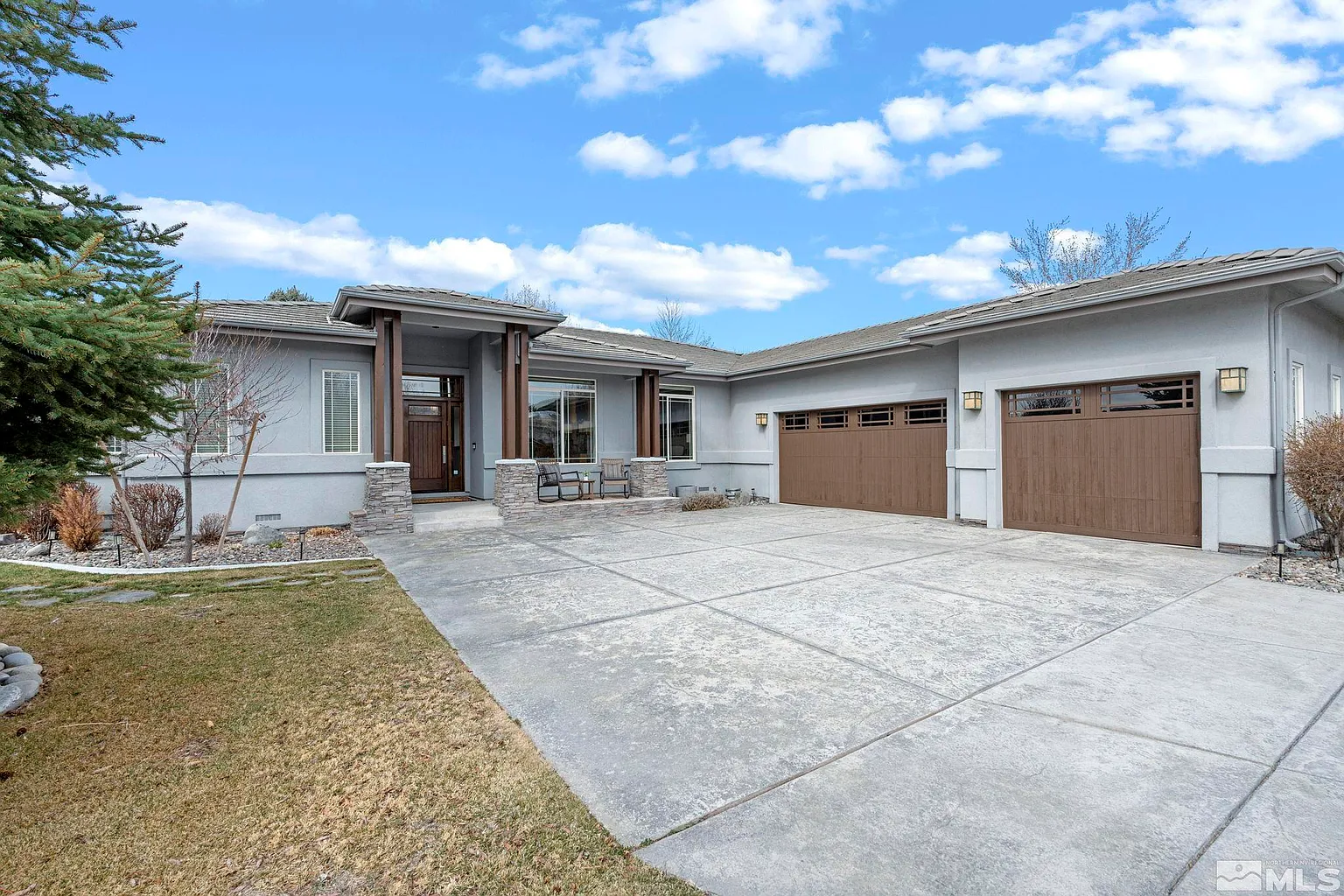 7495 Silver King Dr photo 1