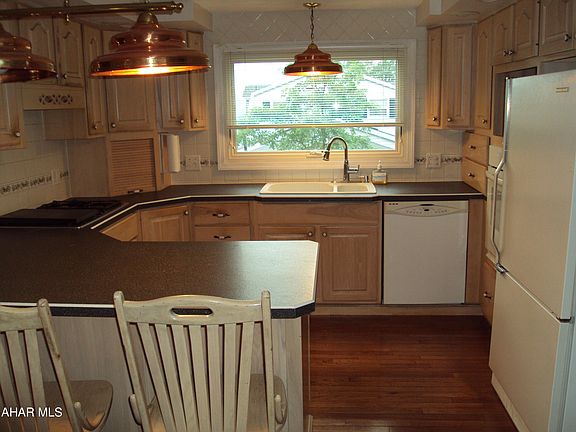 5th image of 222 52nd St