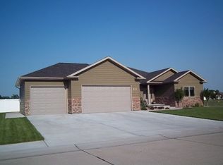 821 Clearwater Ct, North Platte, NE 69101