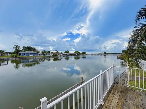 2228 Society Dr, Holiday, FL 34691
