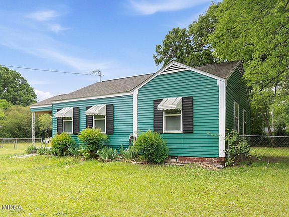 3rd image of 423 Camellia Cir