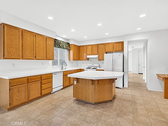 2nd image of 32389 Pensador St