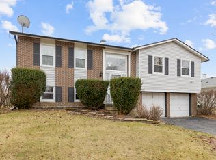 1645 Dakota Dr, Elk Grove Village, IL 60007