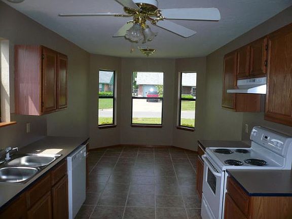 2nd image of 4012 SW Sunflower Ln