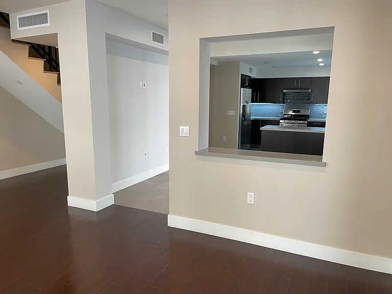 1666 Greenfield Ave #103 — Photo 5