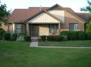 301 Meadow Bridge Dr, Rochester, MI 48307