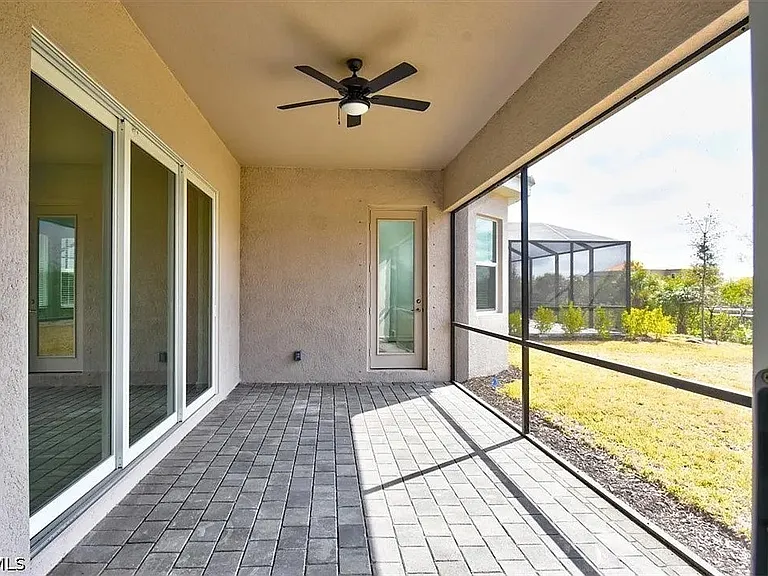 7796 Lakes Edge Ln — Photo 16