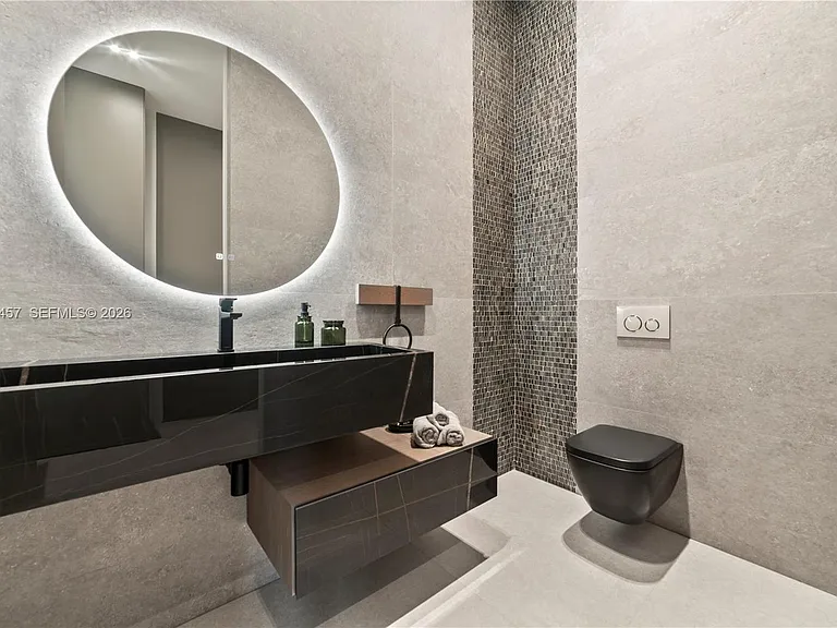 493 Holiday Dr — Photo 15
