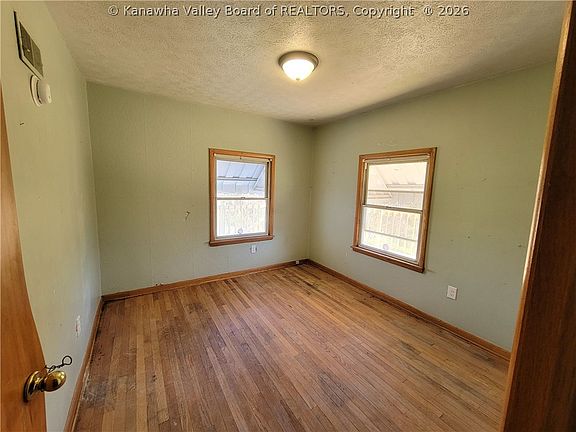 8th image of 518 High St