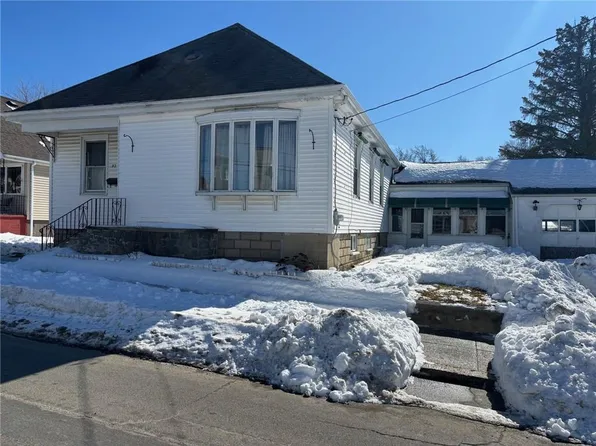 92 Old Oak Ave, Cranston, RI 02920