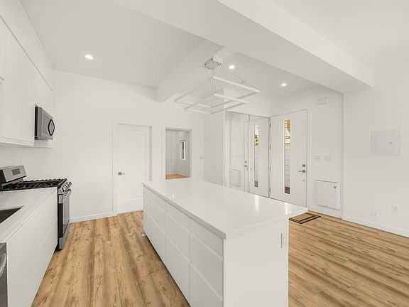4th image of 3049-3051 Clement St #1356RC