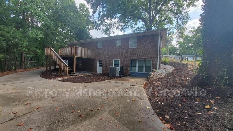 1st image of 206 Azalea Ct #B